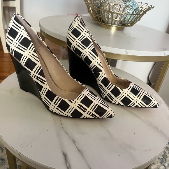 Coach wedges so beautiful and comfortable used twice - Picture 3 of 4